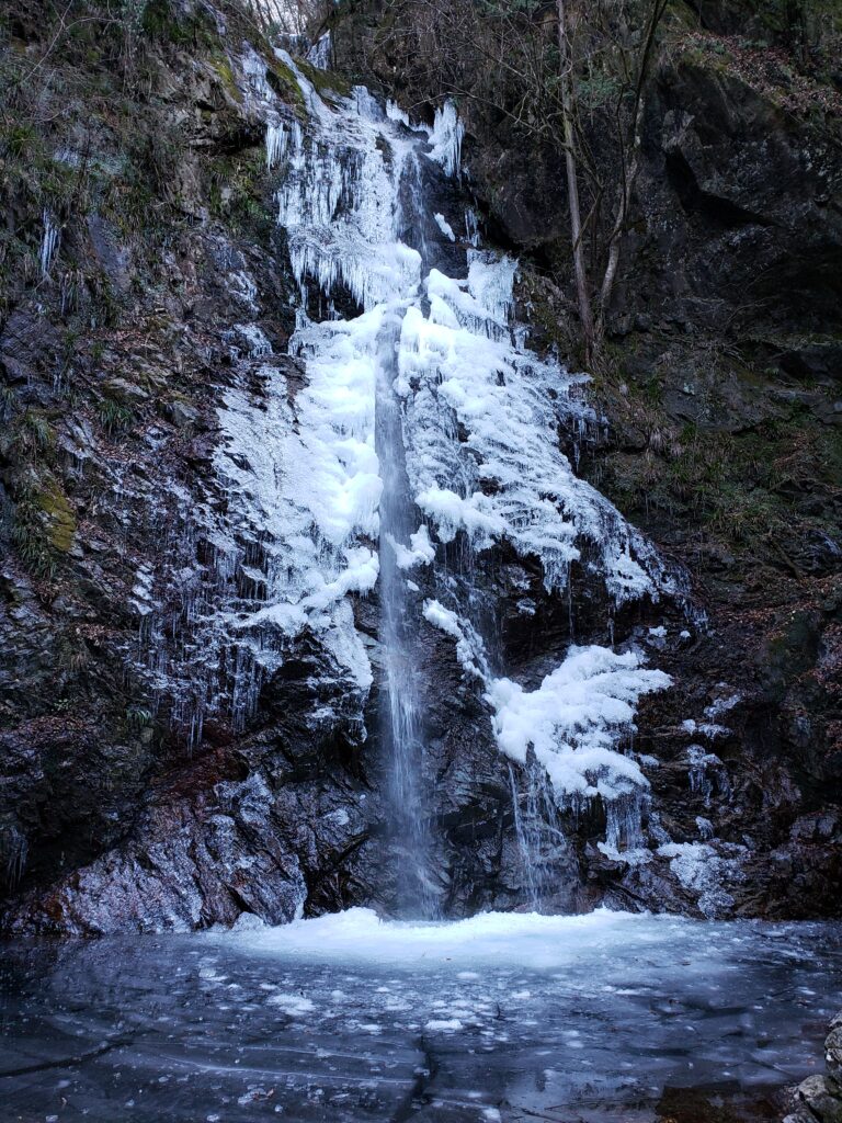 払沢の滝の氷瀑