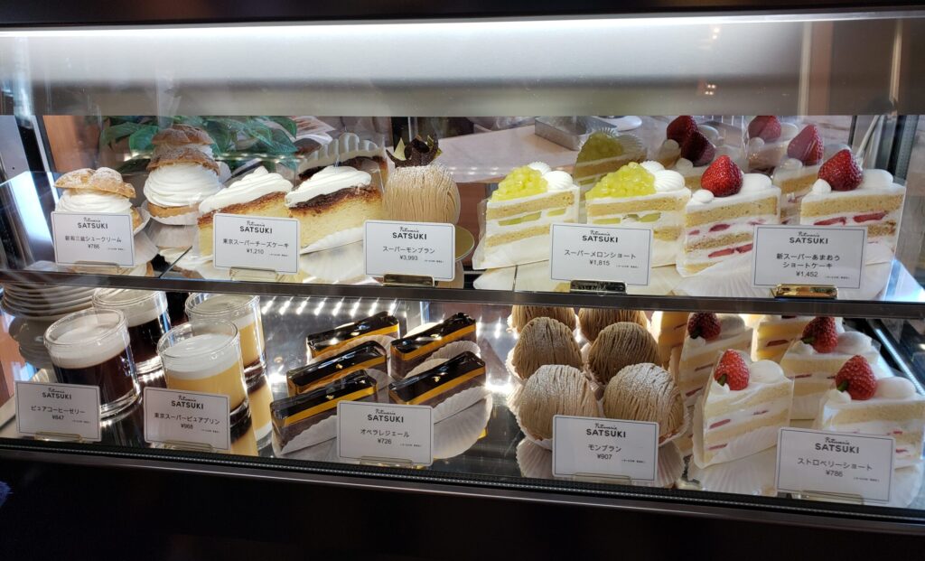 ナスパニューオータニのラウンジSATSUKIのケーキ